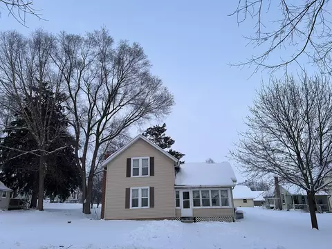 207 West St, Monroe Center, IL 61052