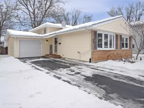 678 Sheehan Ave, Glen Ellyn, IL 60137