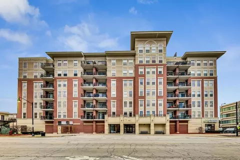 656 Pearson St #409, Des Plaines, IL 60016