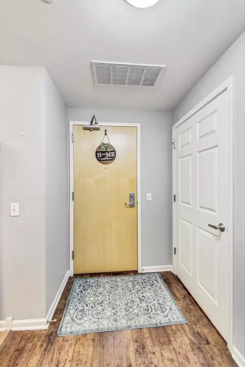 Entry Way - 656 Pearson St #409, Des Plaines, IL 60016 photo 2 of 2