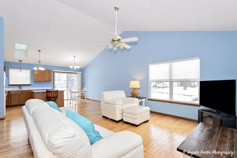 3316 Walnut Ln, Mchenry, IL 60051 photo 2