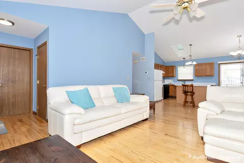 3316 Walnut Ln, Mchenry, IL 60051 photo 4