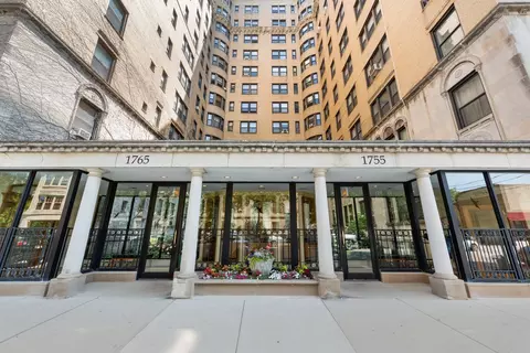 1755 E 55th St #307, Chicago, IL 60615