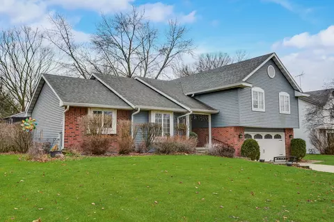 100 San Carlos Rd, Minooka, IL 60447