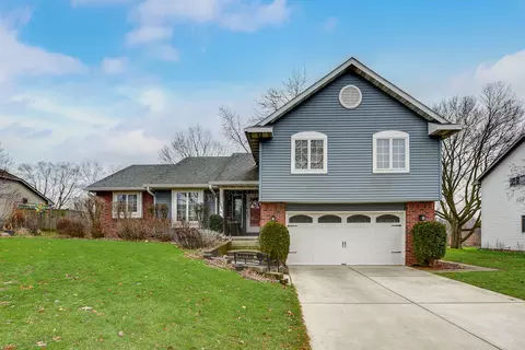 100 San Carlos Rd, Minooka, IL 60447 photo 2