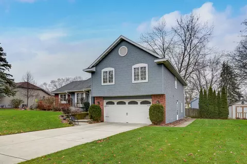 100 San Carlos Rd, Minooka, IL 60447 photo 3