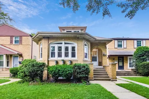 2952 W Chase Ave, Chicago, IL 60645