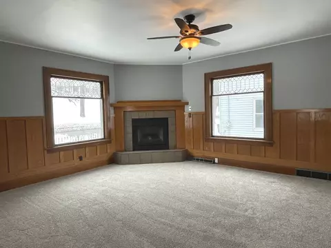 Living - 409 W Lincolnway, Morrison, IL 61270 photo 1 of 4