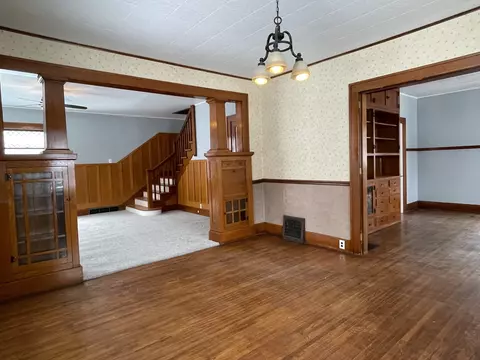 Living - 409 W Lincolnway, Morrison, IL 61270 photo 3 of 4