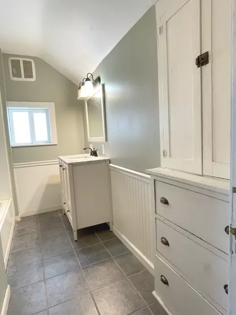 Bath - 409 W Lincolnway, Morrison, IL 61270 photo 2 of 3