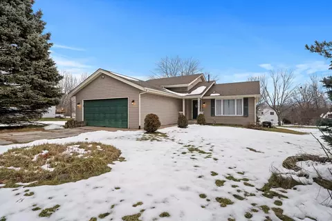 208 Pembroke Rd SW, Poplar Grove, IL 61065
