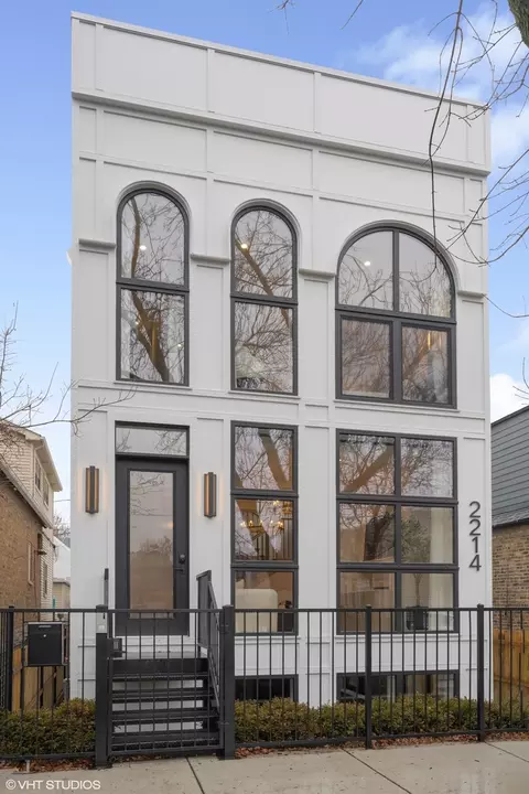 2214 W Dickens Ave, Chicago, IL 60647