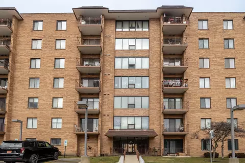 1777 W Crystal Ln #611, Mount Prospect, IL 60056