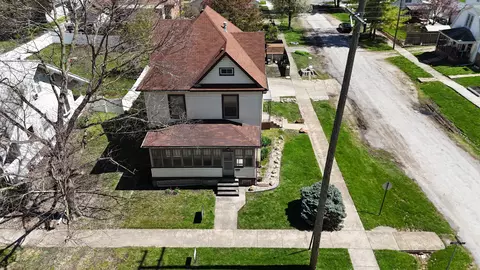320 S Monroe St, Clinton, IL 61727