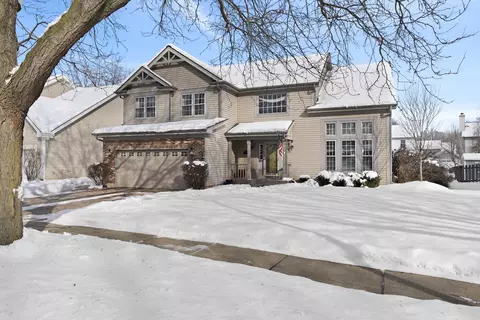 1165 Deep Woods Dr, Elgin, IL 60120 photo 2
