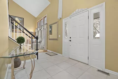 1165 Deep Woods Dr, Elgin, IL 60120 photo 3