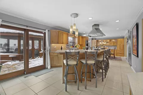 1165 Deep Woods Dr, Elgin, IL 60120 photo 10