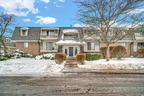 208 E Bailey Rd #F, Naperville, IL 60565