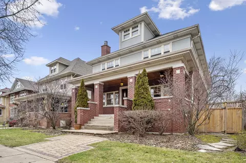 2924 W Wilson Ave, Chicago, IL 60625