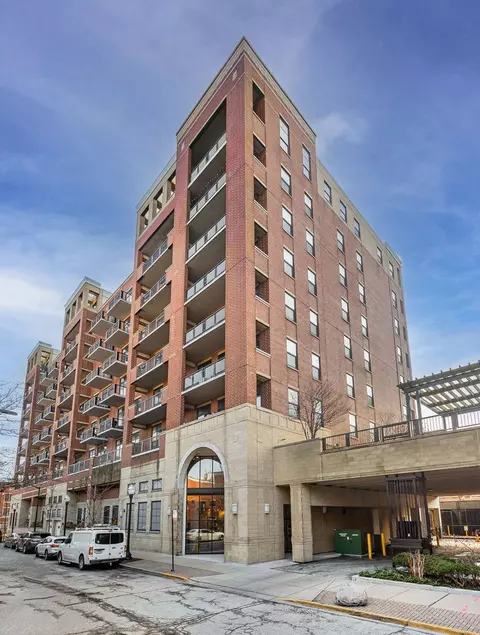 811 W 15th Pl #701, Chicago, IL 60608