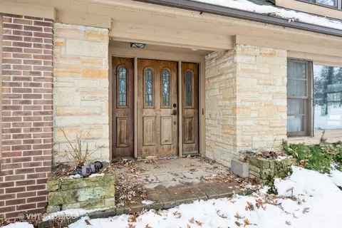 1124 Gulf Keys Rd, Elgin, IL 60120 photo 4