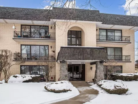 7434 W 153rd St #3, Orland Park, IL 60462