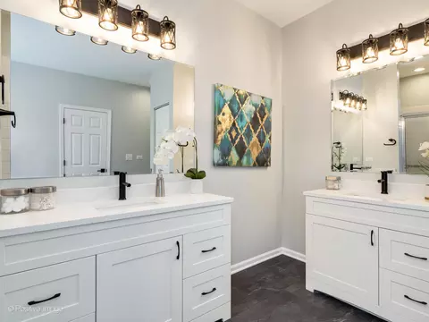 677 Golfers Ln, Bartlett, IL 60103 photo 17
