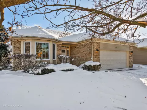 677 Golfers Ln, Bartlett, IL 60103