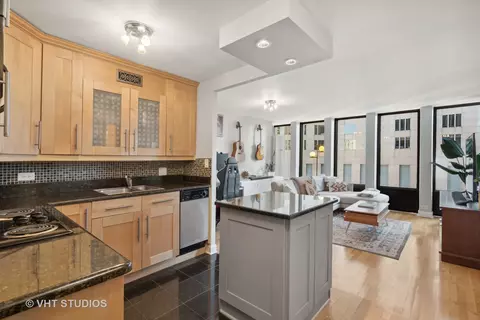 100 E Walton St #32C, Chicago, IL 60611 photo 3