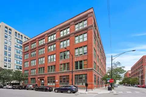 331 S Peoria St #403, Chicago, IL 60607