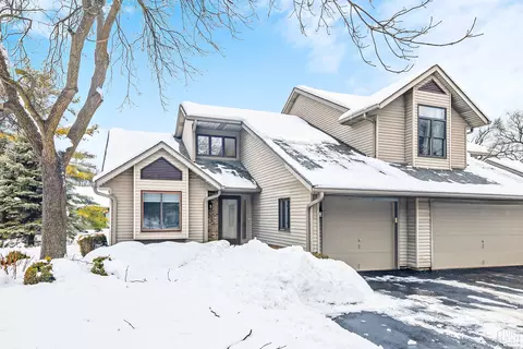 720 Eletson Dr, Crystal Lake, IL 60014
