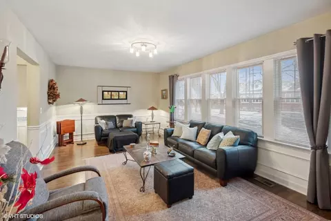 5347 W Cullom Ave, Chicago, IL 60641 photo 4