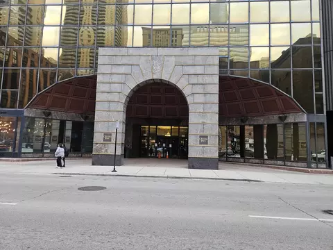 10 E Ontario St #4703, Chicago, IL 60611