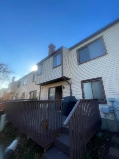 993 Spring Mill Dr, Hoffman Estates, IL 60169 photo 5