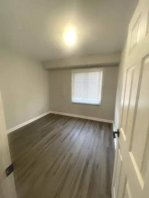 993 Spring Mill Dr, Hoffman Estates, IL 60169 photo 2