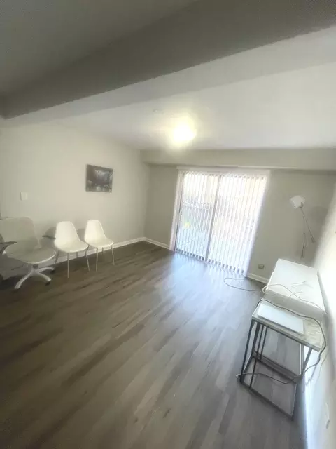 993 Spring Mill Dr, Hoffman Estates, IL 60169 photo 3