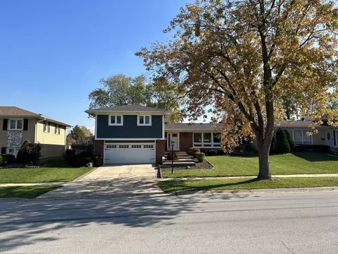 15321 Maple Dr, Oak Forest, IL 60452 photo 2