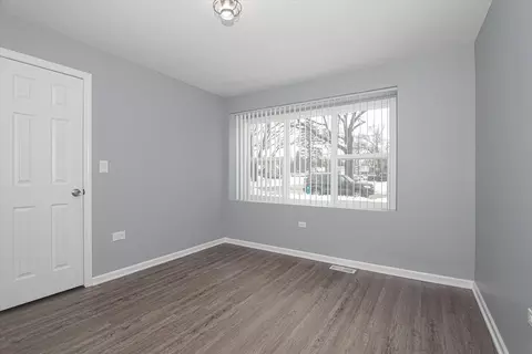 521 Miller Dr, Elgin, IL 60123 photo 16