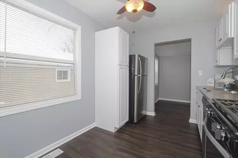 521 Miller Dr, Elgin, IL 60123 photo 5
