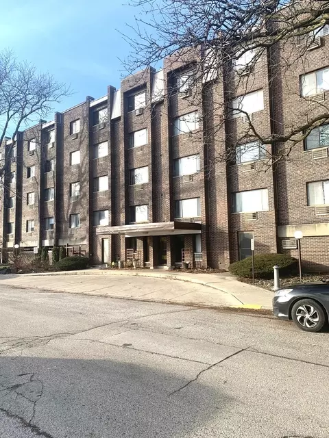4624 N Commons Dr #406, Chicago, IL 60656