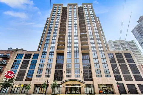 435 W Erie St #901, Chicago, IL 60654