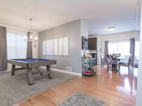 2047 Amelia Ln, Hoffman Estates, IL 60192 photo 8