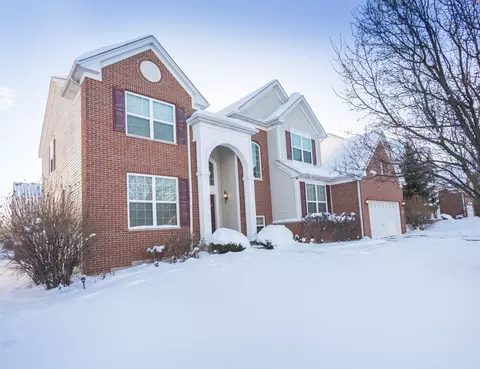 2047 Amelia Ln, Hoffman Estates, IL 60192 photo 2