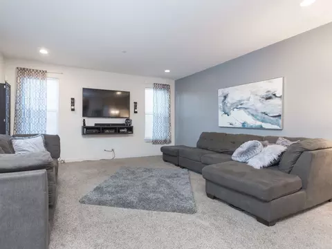 2047 Amelia Ln, Hoffman Estates, IL 60192 photo 12