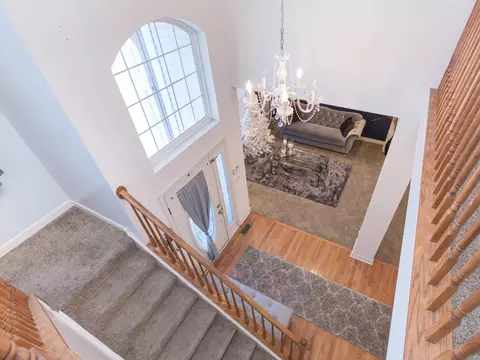 2047 Amelia Ln, Hoffman Estates, IL 60192 photo 10