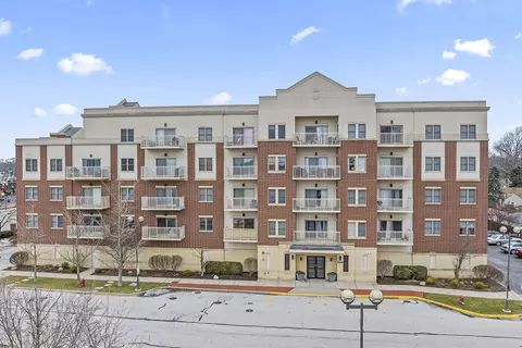 9440 S 51st Ave #415, Oak Lawn, IL 60453