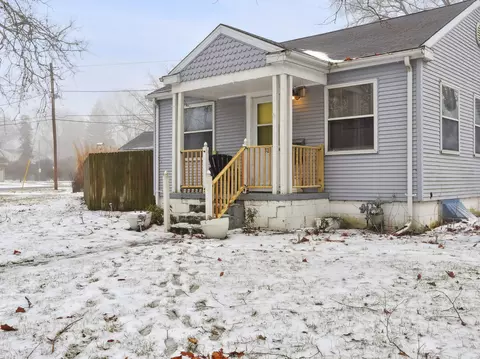 321 Royal Ct, Champaign, IL 61821 photo 2