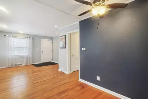321 Royal Ct, Champaign, IL 61821 photo 4