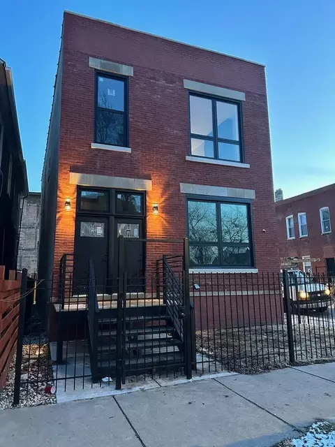3459 W Walnut St, Chicago, IL 60624