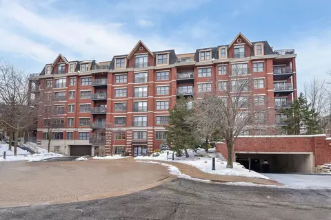 255 E Liberty Dr #704-2, Wheaton, IL 60187